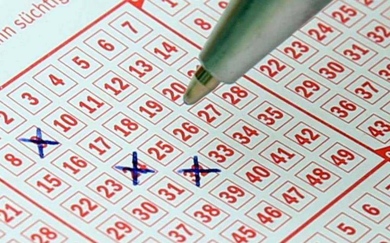 开云彩票娱乐场的香港六合彩投注类型及说明 2 香港六合彩是开云彩票娱乐场中常见的赌博游戏之一